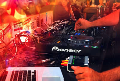 Erlebt die angesagtesten DJs der Stadt - Partymusik und Dancemusik - Afterwiesn München